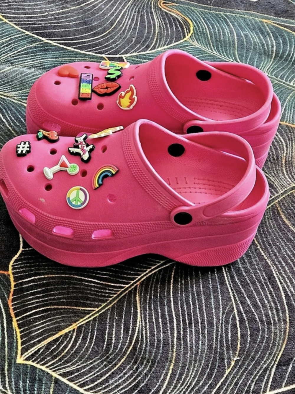 Cape Robbin Pink platform Clogs with Charms Us 8